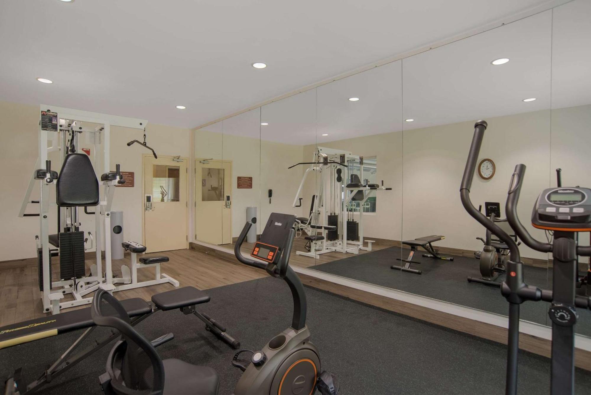 Quality Inn & Suites Chambersburg Εξωτερικό φωτογραφία