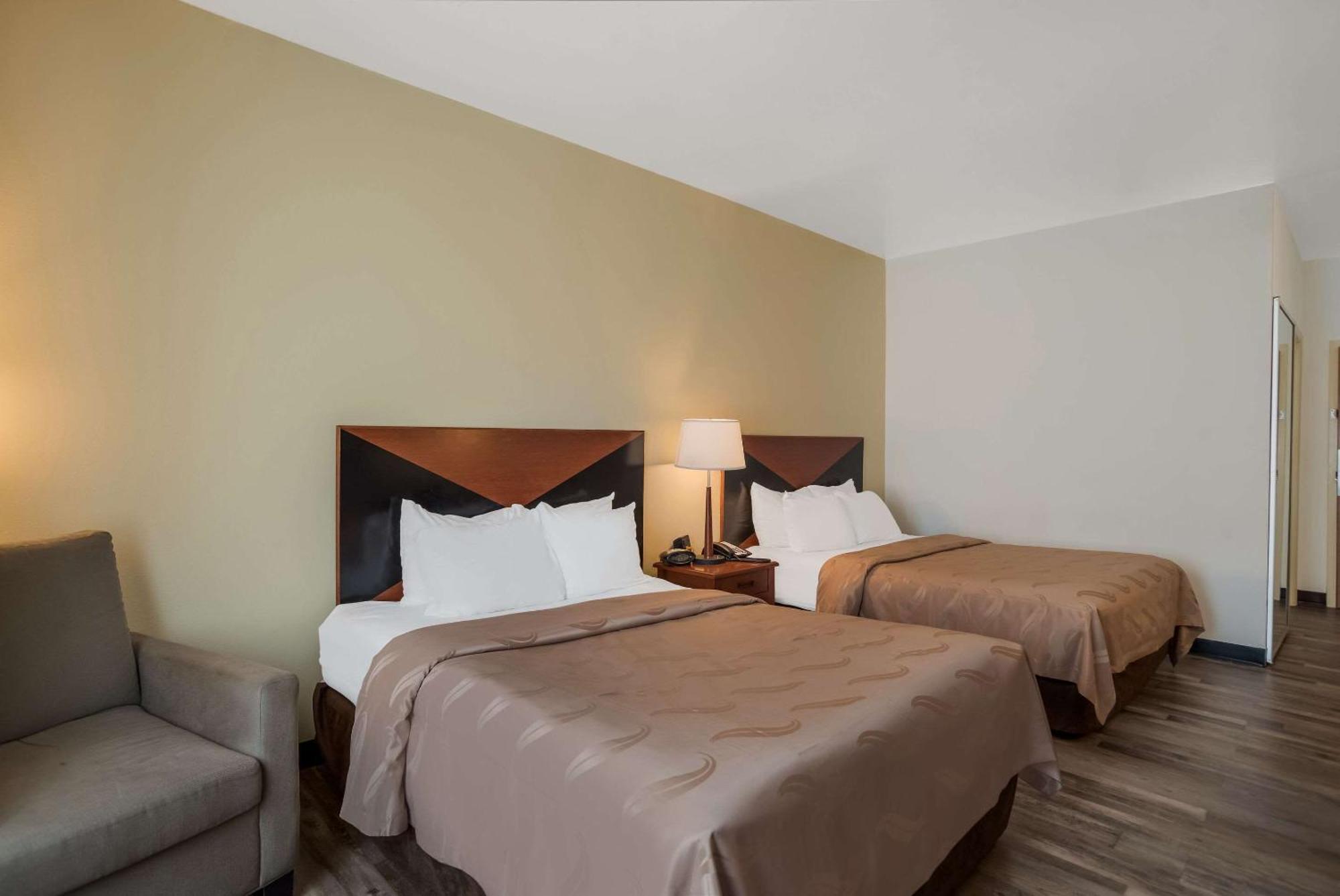 Quality Inn & Suites Chambersburg Εξωτερικό φωτογραφία