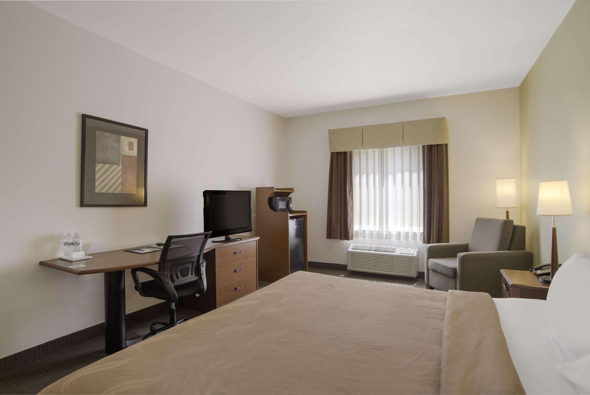 Quality Inn & Suites Chambersburg Εξωτερικό φωτογραφία