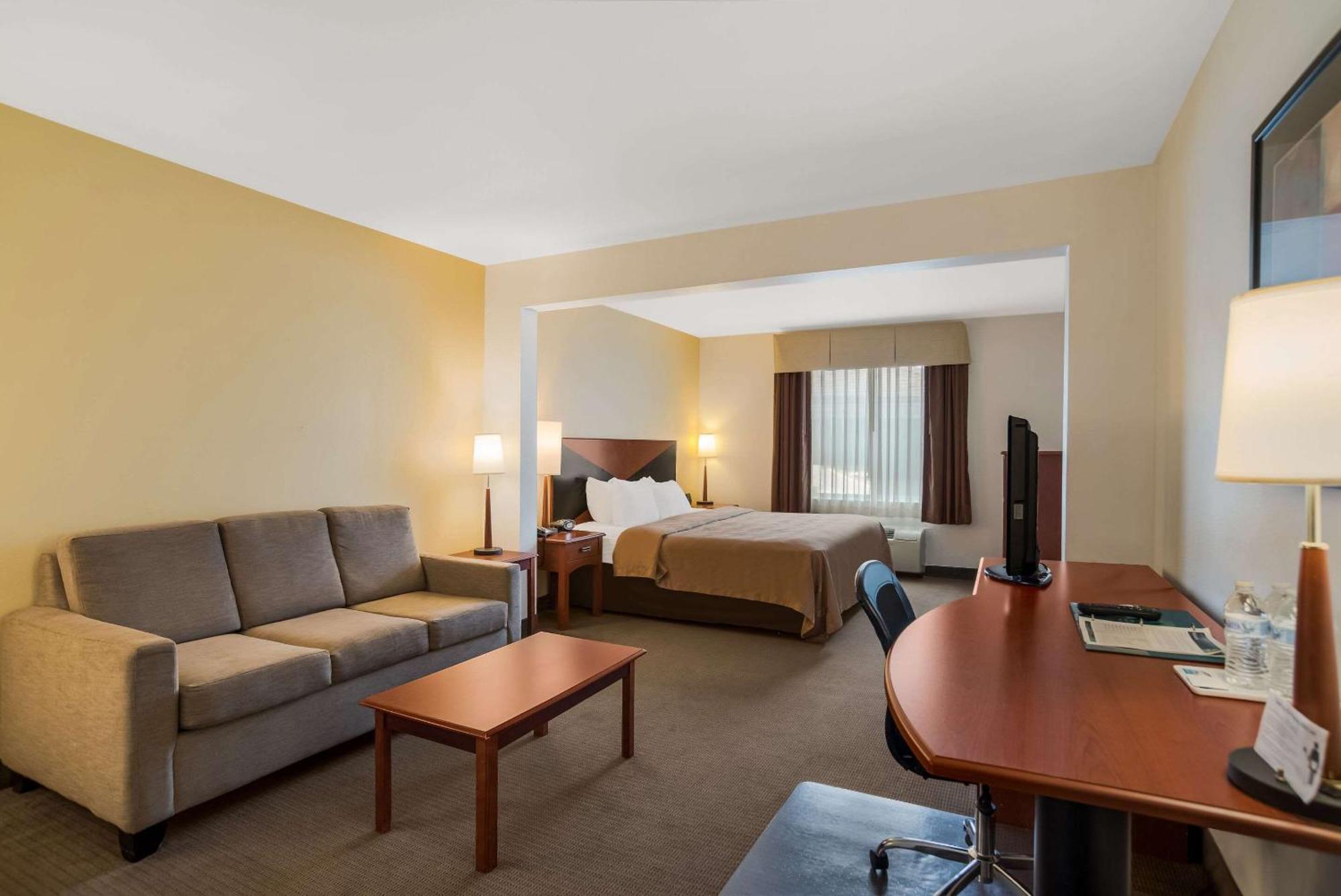 Quality Inn & Suites Chambersburg Εξωτερικό φωτογραφία