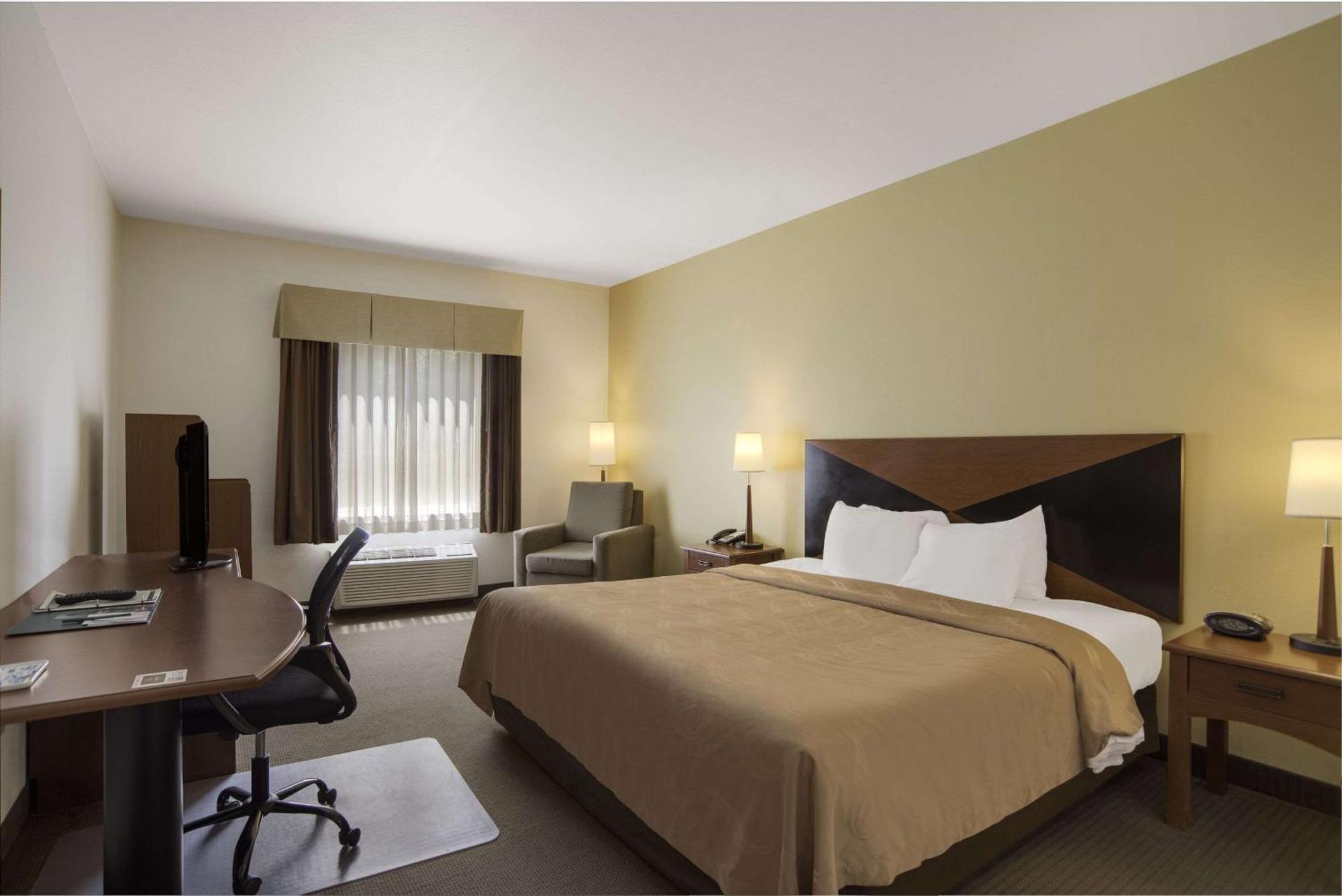 Quality Inn & Suites Chambersburg Εξωτερικό φωτογραφία