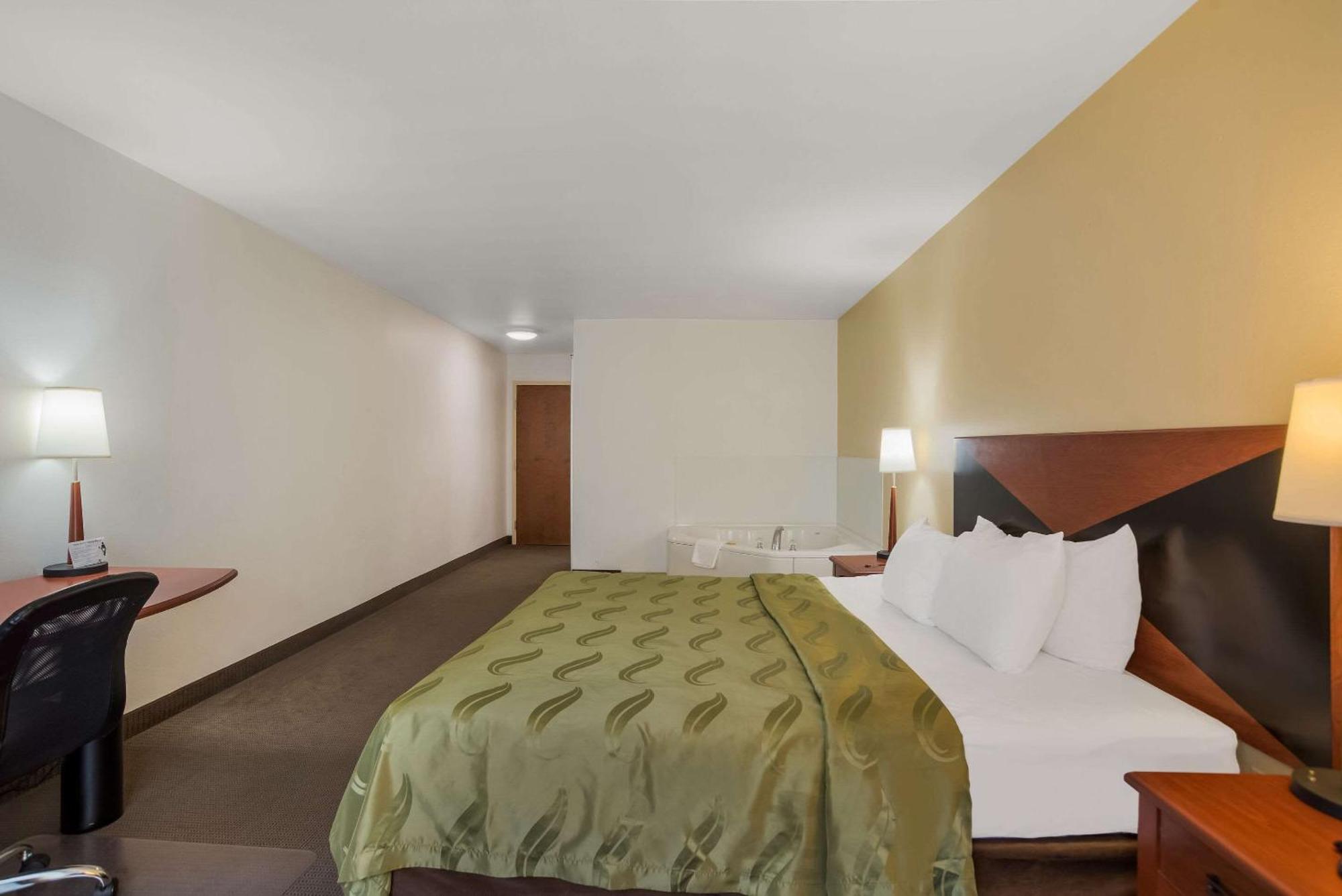 Quality Inn & Suites Chambersburg Εξωτερικό φωτογραφία
