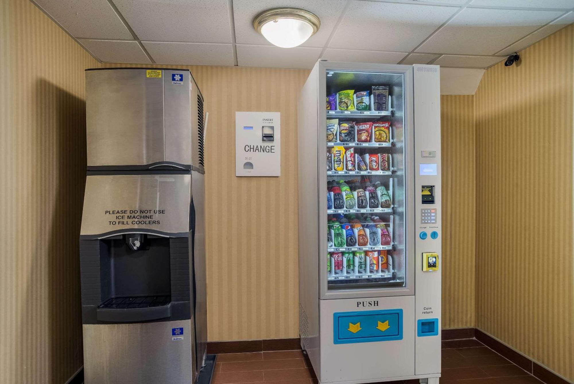 Quality Inn & Suites Chambersburg Εξωτερικό φωτογραφία